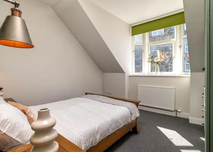 Remodelled Luxury 3 Bed Apartment